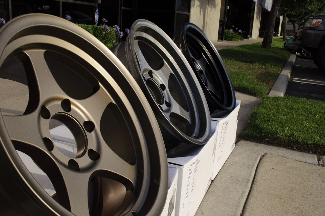 17x8.5 FN Five Star Matte Bronze Light Gunmetal Matte Black in natural light